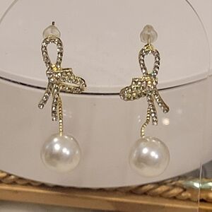 NWT Elegant Gold Or Rose Gold Bow Pearl Drop Earrings.